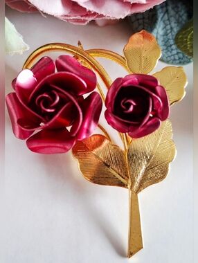 Vintage 80s 🌹✨️2 Red Rose Gold Brooch/Pin